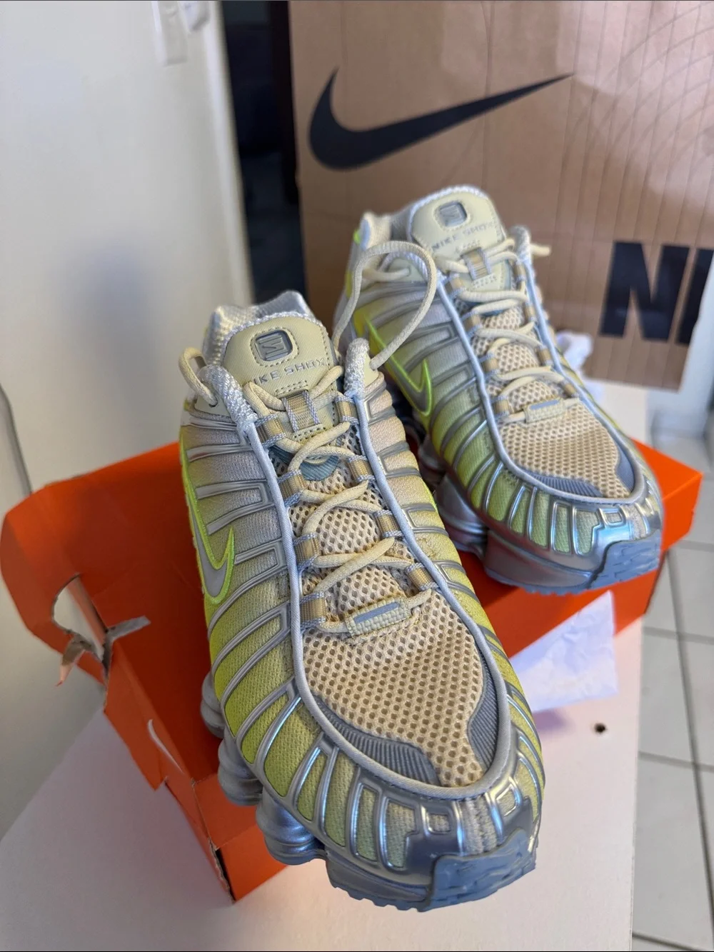 NEW Nike WOMAN Shox Low-Top Sneakers in Silver and Lime